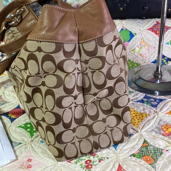 Coach Penelope - Picture 11 of 14